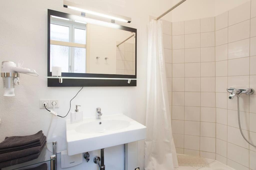 Exclusive 2-Room Souterrain Apartment Nuremberg ภายนอก รูปภาพ