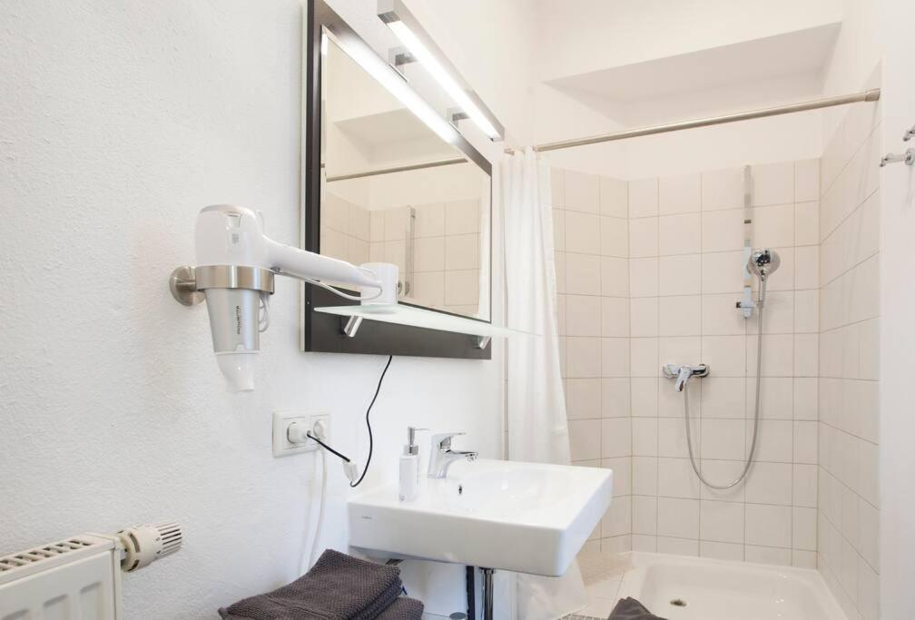 Exclusive 2-Room Souterrain Apartment Nuremberg ภายนอก รูปภาพ
