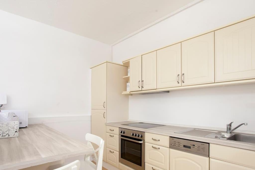 Exclusive 2-Room Souterrain Apartment Nuremberg ภายนอก รูปภาพ